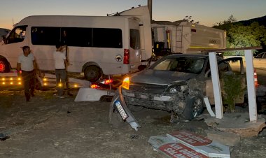 Minibüs ile otomobil çarpıştı: 12 yaralı