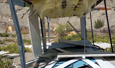 Şiddetli rüzgar konteyneri uçurdu