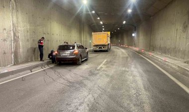 Otomobil ile kamyon çarpıştı: 2 yaralı