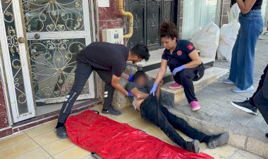 Madde bağımlısı kaldırıma yığılıp kaldı