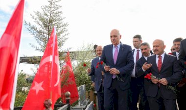 TBMM Başkanı Kurtulmuş, Adıyaman’da Deprem Şehitleri Mezarlığı’nı ziyaret etti