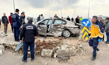 Hafif ticari araç ile otomobil çarpıştı: 6 yaralı