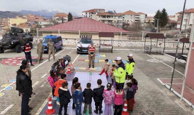 Jandarmadan öğrencilere trafik eğitimi