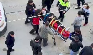 Motosiklet park halindeki otomobile çarptı: 1 yaralı