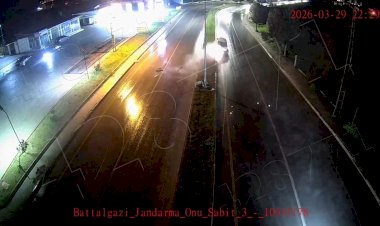 Malatya’da kontrolden çıkan araç refüje çarptı