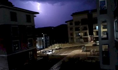 Gölbaşı ilçesinin gecesini şimşekler aydınlattı ‎