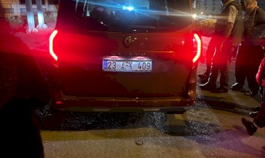 Traktör ile hafif ticari araç çarpıştı: 1 yaralı