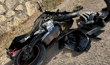Otomobilin çarptığı motosiklet sürücüsü ağır yaralandı