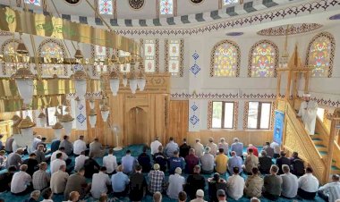 Depremde yıkılan Karaburun Köyü Camisi yeniden hizmete açıldı