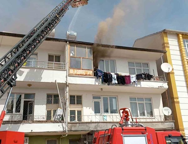 Gölbaşı’nda ev yangını korkuttu