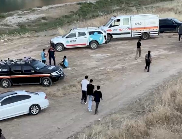 Serinlemek için Göksu Çayı’na giren genç akıntıya kapıldı