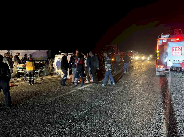 Adıyaman’da otomobil U dönüşü yapan tıra çarptı: 1 ölü, 1 yaralı ‎