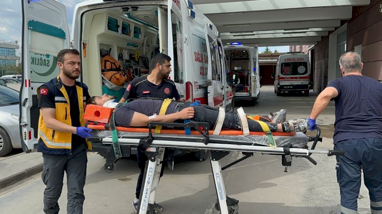 İki otomobil çarpıştı: 3 yaralı