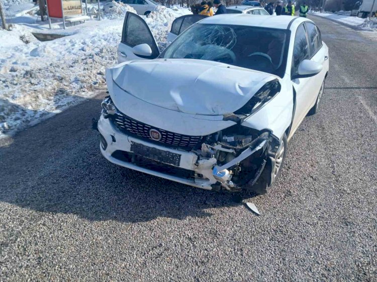 Malatya’da iki otomobil çarpıştı: 3 yaralı