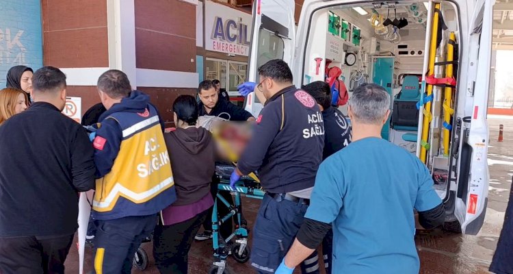 İki otomobil çarpıştı: 2 yaralı ‎