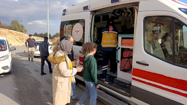 Tekeri çıkan otomobil takla attı: 1’i ağır 2 yaralı