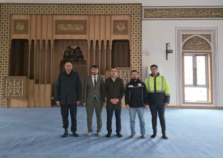 Kaymakam Algın, deprem konutları camisini inceledi