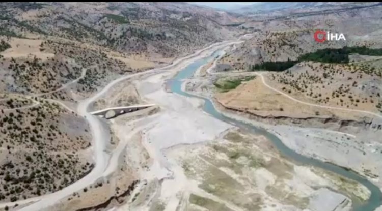 Tarihi Altınlı Köprü baraj sularında kayboldu