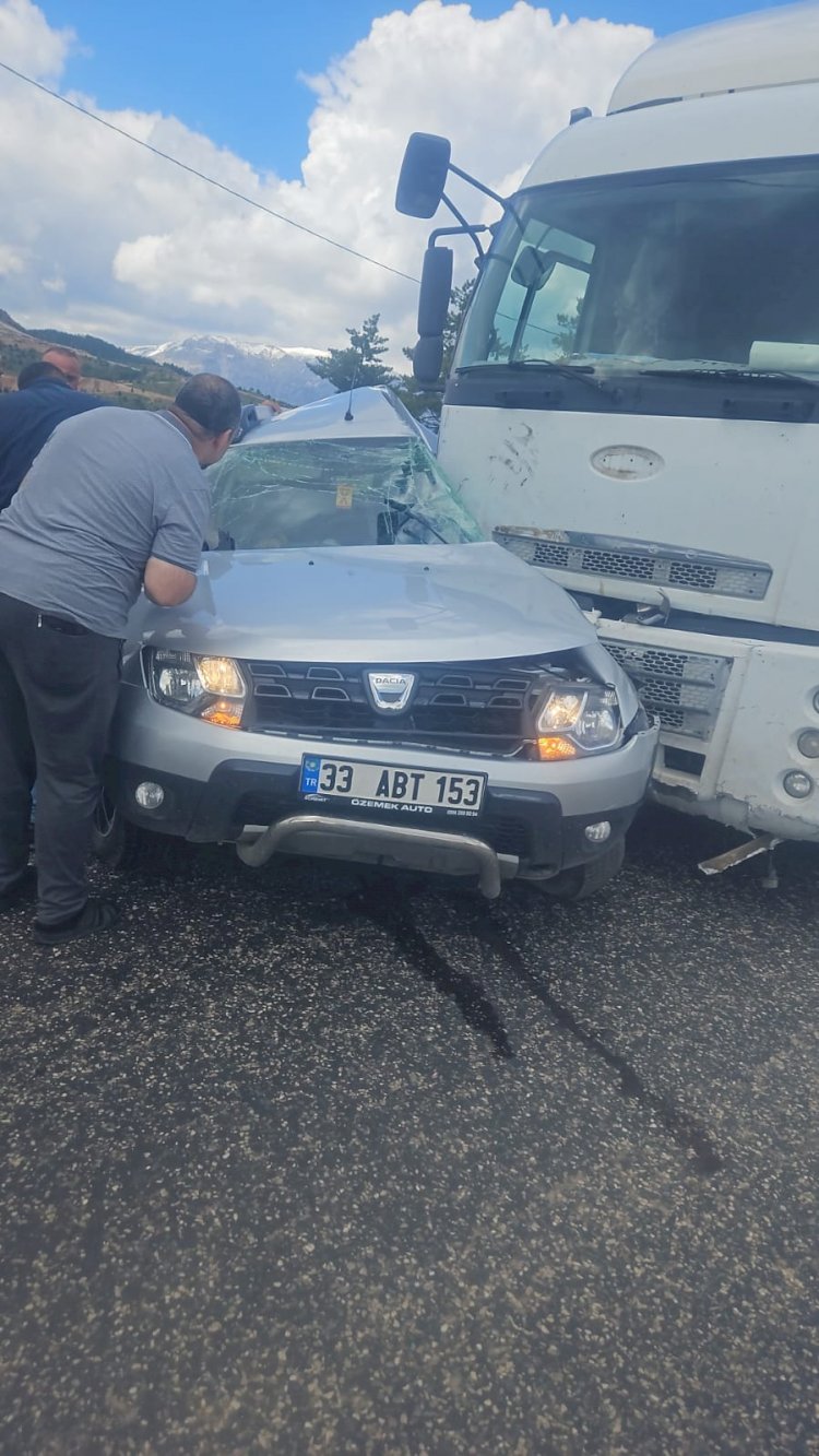 Kamyon ile otomobil çarpıştı: 1 ölü