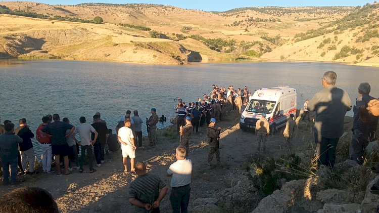 Serinlemek için girdiği gölette boğuldu