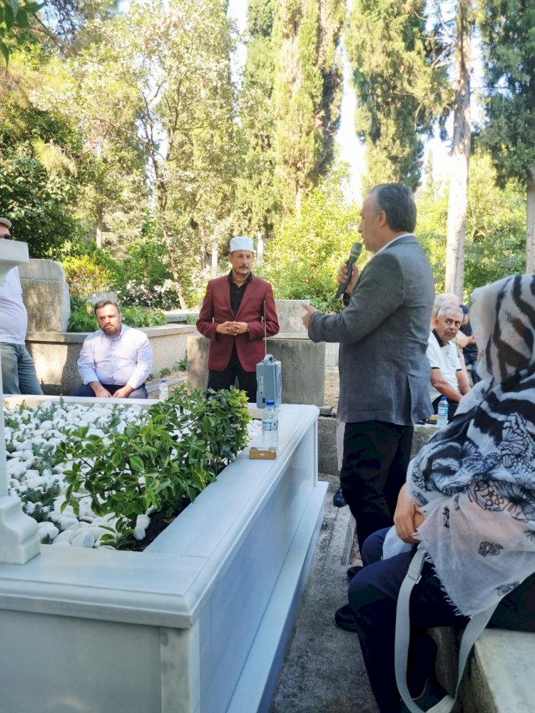 Süleyman Arif Emre Kabri Başında Dualarla Anıldı