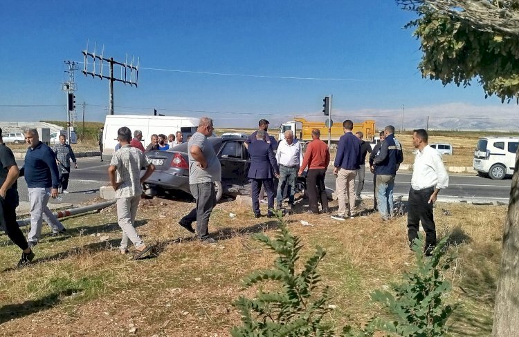 İki otomobil çarpıştı: 3 yaralı